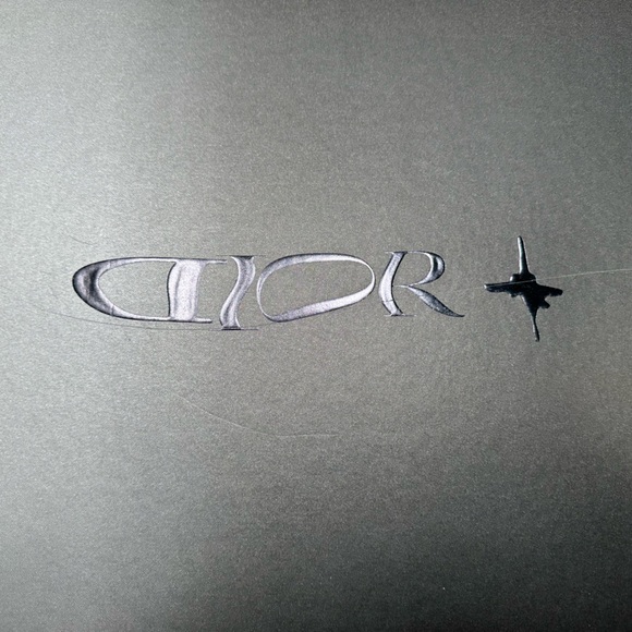 DIOR - Picture 9 of 9